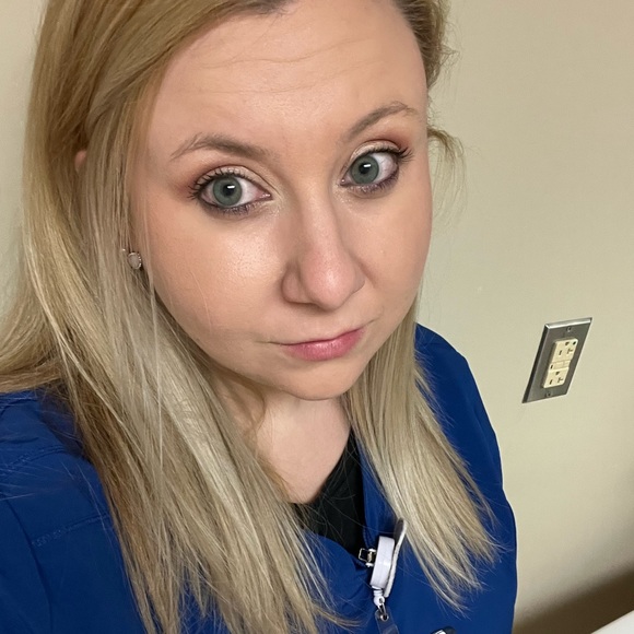 Meet your Posher, Taylor - Picture 4 of 5